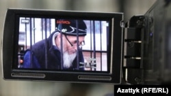 Укук коргоочу Азимжан Аскаров.