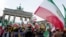 Акция у Бранденбургских ворот в Берлине в поддержку протестующих в Иране. 6 января 2018 года.