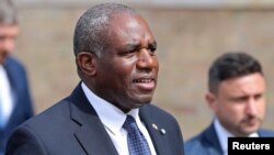 Очікується, що британський міністр оголосить про подальші санкції проти тих, хто підтримує вторгнення Росії в Україну, повідомило його міністерство