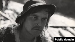 Кадр із фільму «Білий птах з чорною ознакою»