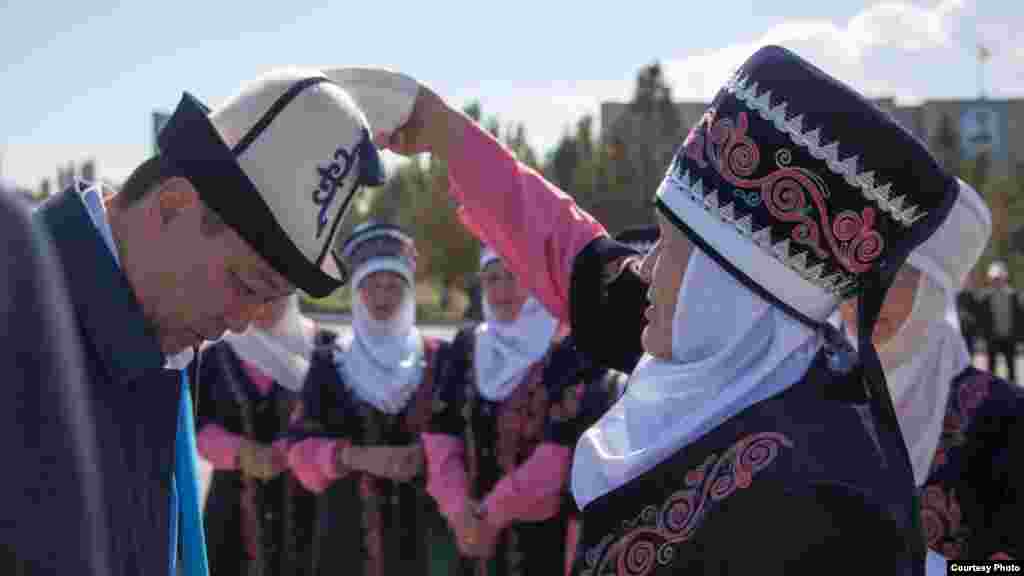 Во время предвыборной агитационной кампании 2015 года.