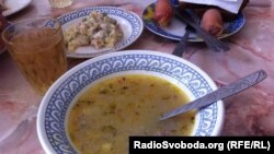 Суп у соціальній їдальні