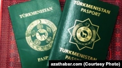 Illýustrasiýa suraty. Türkmen pasportlary.