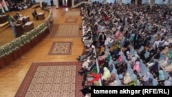 اشتراک کننده‌ها در لویه جرگه مشورتی صلح در کابل.