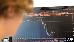 Упродовж 24 червня англійський фунт впав більш ніж на 10% відносно долара