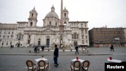 Виняток становлять власники посвідки на проживання в Італії, або ті, хто в’їжджає в Італію з підтверджених мотивів роботи, навчання, лікування або абсолютної необхідності