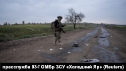 Військовослужбовець 93-ї ОМБр «Холодний Яр» ЗСУ за межами прифронтового міста Костянтинівка, Донецька область, 7 травня 2025 року