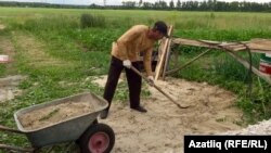 Тоткын төзелеш эшендә