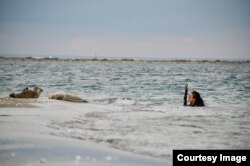 Асел иш үстүндө