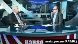 Посол ЕС в Армении Петр Свитальский во время интервью с директором Армянской службы РСЕ/РС Грайром Тамразяном