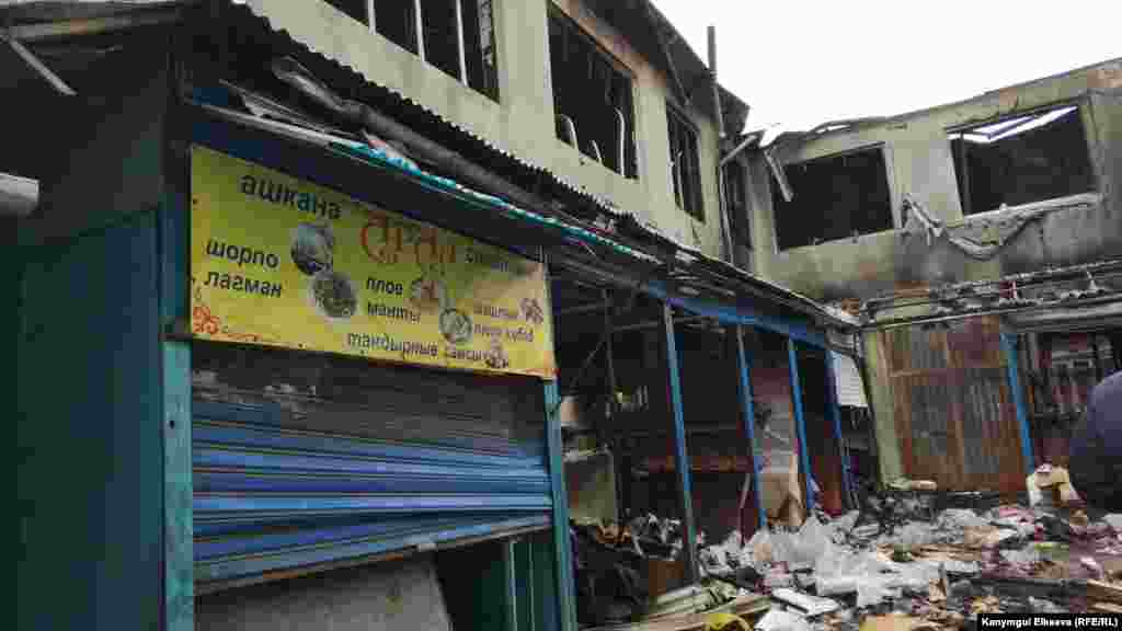 Өзгөчө кырдаалдар министрлигинин маалыматы боюнча, 5-мартта &quot;Сейтек&quot; базарынын (Ош базары) 700 чарчы метр аянтын&nbsp;өрт чалган.