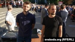 Дыджэі Кірыла Галанаў і Ўладзіслаў Сакалоўскі пасьля канфлікту з чыноўнікам Дзьмітрыем Пятрушам, 6 жніўня 2020 г.