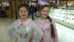 «Сонячний» показ мод влаштували у Херсоні батьки дітей із синдромом Дауна (відео)