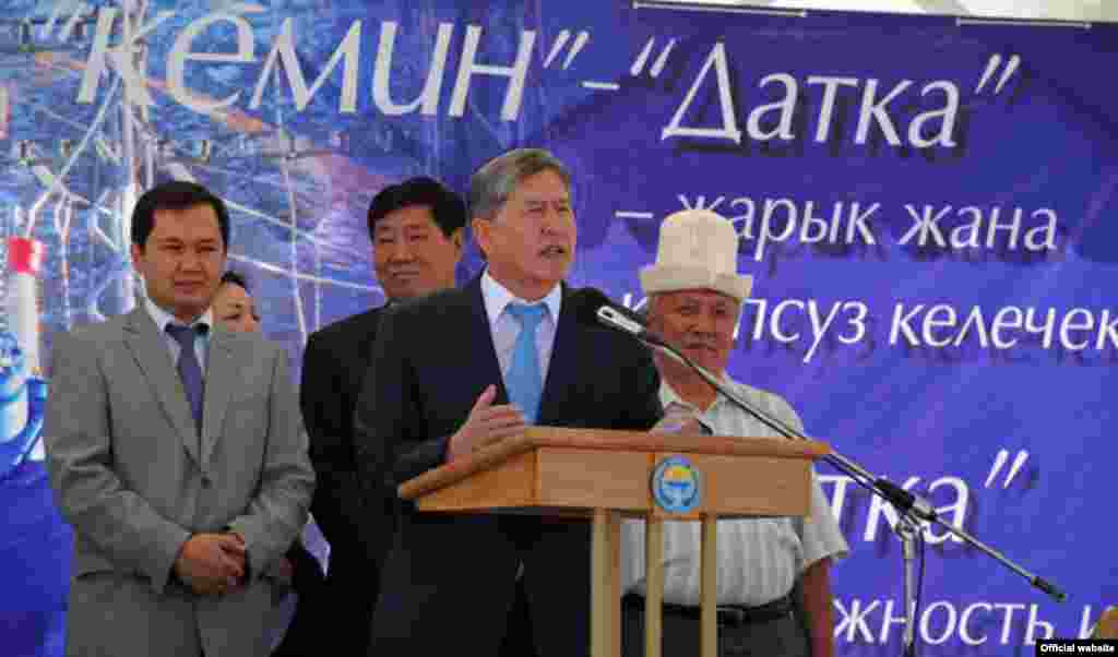 На торжественной церемонии закладки капсулы на месте строительства подстанции &quot;Кемин&quot;