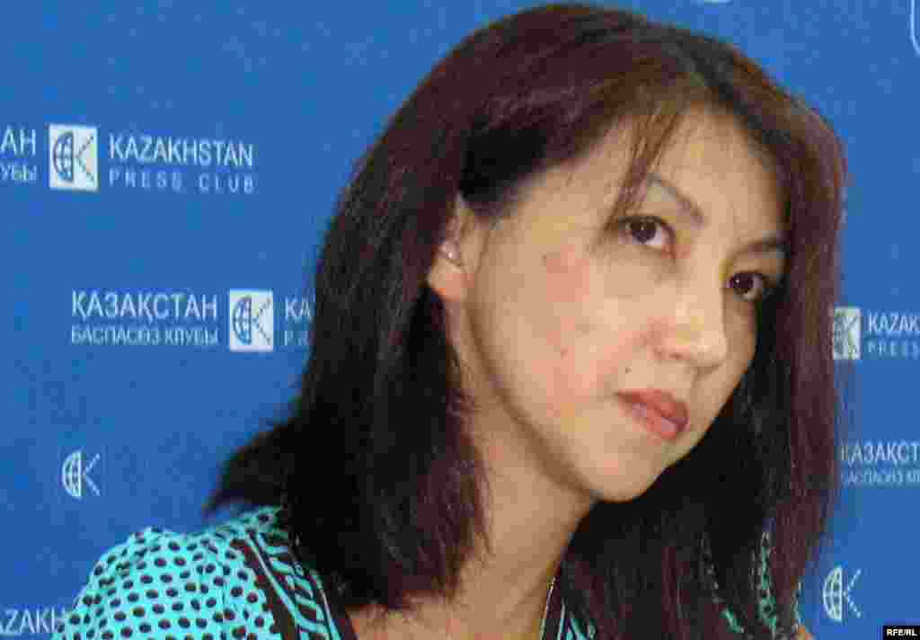 Мейрам Туржанова, жена арестованного бизнесмена Серика Туржанова, на пресс-конференции. Алматы, 26 августа 2009 года.  - Мейрам Туржанова представляет интересы своего мужа в качестве общественного защитника. Она неоднократно выступала в прессе с критикой в адрес руководства финансовой полиции, которая обвиняет бизнесмена Серик Туржанов в хищении госсредств. Его адвокат также заявлял о нарушениях прав своего подзащитного на профессиональную защиту. 