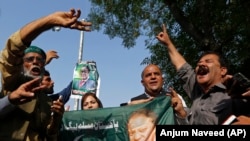 Наваз Шарифтин жактоочулары сот алдына  келген учур. Исламабад, 19-сентябрь, 2018-жыл. 