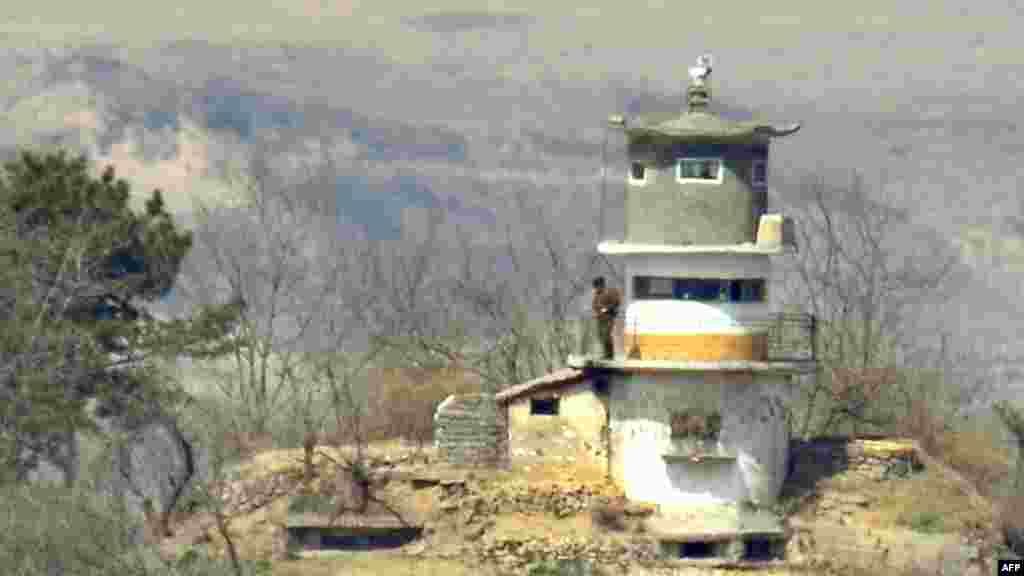 Екі Кореяны бөліп жатқан демилитаризациялық аумақтағы бақылау орны.