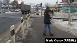 Дед Михалыч - "ангел-хранитель" переезда в Салтыковке. Местные покупают ему за труды чай с пирожками