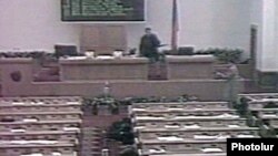 Вооруженные люди ворвались и расстреляли парламент Армении 27 октября 1999 года