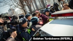 Задержание участниц марша 8 марта. 