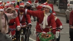 У Запоріжжі відбувся велопробіг Дідів Морозів (відео)