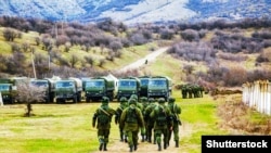 Российские военные в Перевальном, Крым, 5 марта 2014 года. Иллюстрационное фото
