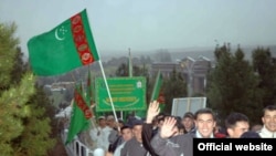 Käbir ýerli synçylaryň pikiriçe, býurokratiýa Türkmenistanyň bedenterbiýe we sport pudagynda-da az kynçylyklary döretmeýär.