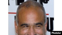 Armenia -- Raffi Hovannisian, the leader of the opposition Zharangutyun Party, at a news conference, 10Dec2010.