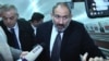 Armenia -- Acting PM Nikol Pashinian campaigns in Yerevan's subway, Yerevan, 05Dec2018