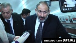 Armenia -- Acting PM Nikol Pashinian campaigns in Yerevan's subway, Yerevan, 05Dec2018
