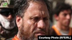 اسلم فاروقی رهبر شاخۀ خراسان گروه داعش که توسط نیروهای امنیت ملی افغانستان در ولایت کندهار دستگیر شد.