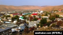 Serhetabat şäherinden bir pursat. Arhiwden alyndy. 2013 ý. 