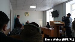 Фото из зала суда, где рассматривают дело Ткачева и Алиаскарова. Караганда, 29 ноября 2017 года.