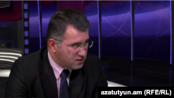 Արմեն Մարտիրոսյանը «Ազատության» ստուդիայում, արխիվ: