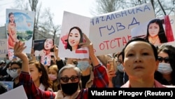 Митинг с требованием отставки глав ГУВД Бишкека и МВД после похищения и убийства Айзады Канатбековой. 8 апреля 2021 года.