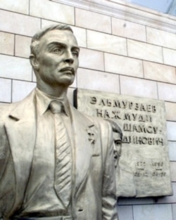 Памятник Юсупу Эльмурзаеву