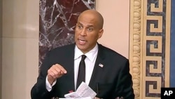 Кори Букер.