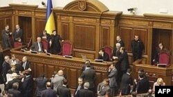 Тимошенко пообещала, что если оппозиция будет снова блокировать трибуну в Раде, "оранжевые" готовы к "экстремальному" голосованию