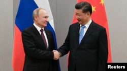 Russian President Vladimir Putin (left) and Chinese President Xi Jinping (file photo)
