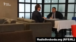 Народний депутат Олександр Грановський під час зустрічі з головою Окружного адмінсуду Києва Павлом Вовком 16 травня 2016 року