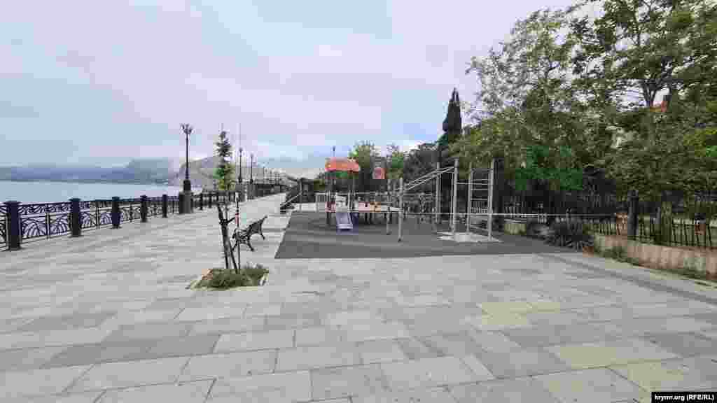 Балалар мәйданчыгы ремонтланмаган, ябык килеш тора