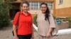 Галина Федюшко (справа) с блогером из Акколя Любовью Гнативой. Акмолинская область, 6 августа 2021 года
