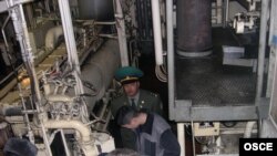 ÝHHG tarapyndan Türkmenbaşy şäherinde gurnalan neşe maddalaryny agtarmak boýunça türgenleşik wagtyndan pursat, 2006-njy ýyl. 