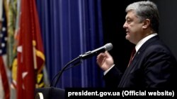 Петро Порошенко під час виступу у Військовій академії США «Вест-Пойнт», 18 вересня 2017 року