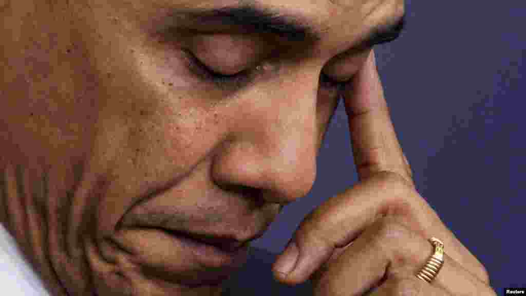 Президент Обама бул окуя тууралуу сүйлөп жатып көз жашын токтото албай калды.