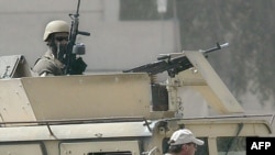 Hasabatda hökümetiň Yrakda we Owganystanda işe çeken potratçylarynyň sanynyň Amerikanyň bu ýerlerdäki harby işgärleriniň sanyndan köp bolan mahallarynyň hem bolandygy aýdylýar.