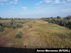 Высохший Северо-Крымский канал в Армянске.