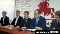 Прэс-канфэрэнцыя заяўнікаў «Чарнобыльскага шляху». Віталь Рымашэўскі, Юрась Губарэвіч, Аляксей Янукевіч, Дзьмітры Кучук, Ільля Дабратвор