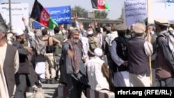 متقاعدین در نظام جمهوریت نیز از عدم توجه حکومت به پرداخت معاش و امتیازات شان شکایت داشته و راه پیمایی های را برگزار میکردند