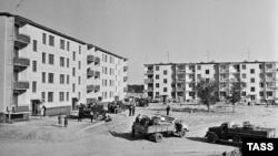 Өзбекстан. 1966-жылы Ташкенттеги жер титирөөдөн кийинки бүткүл союздук курулуш иштери.